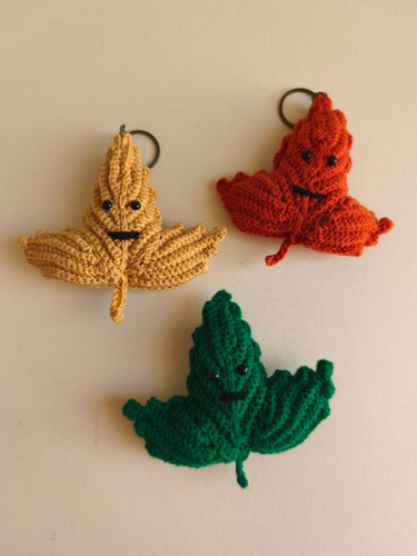 آویز برگ برجسته