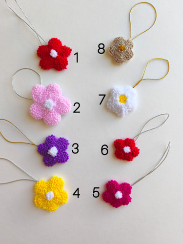 آویز گوشی گل پانچ دوزی (جاکلیدی)